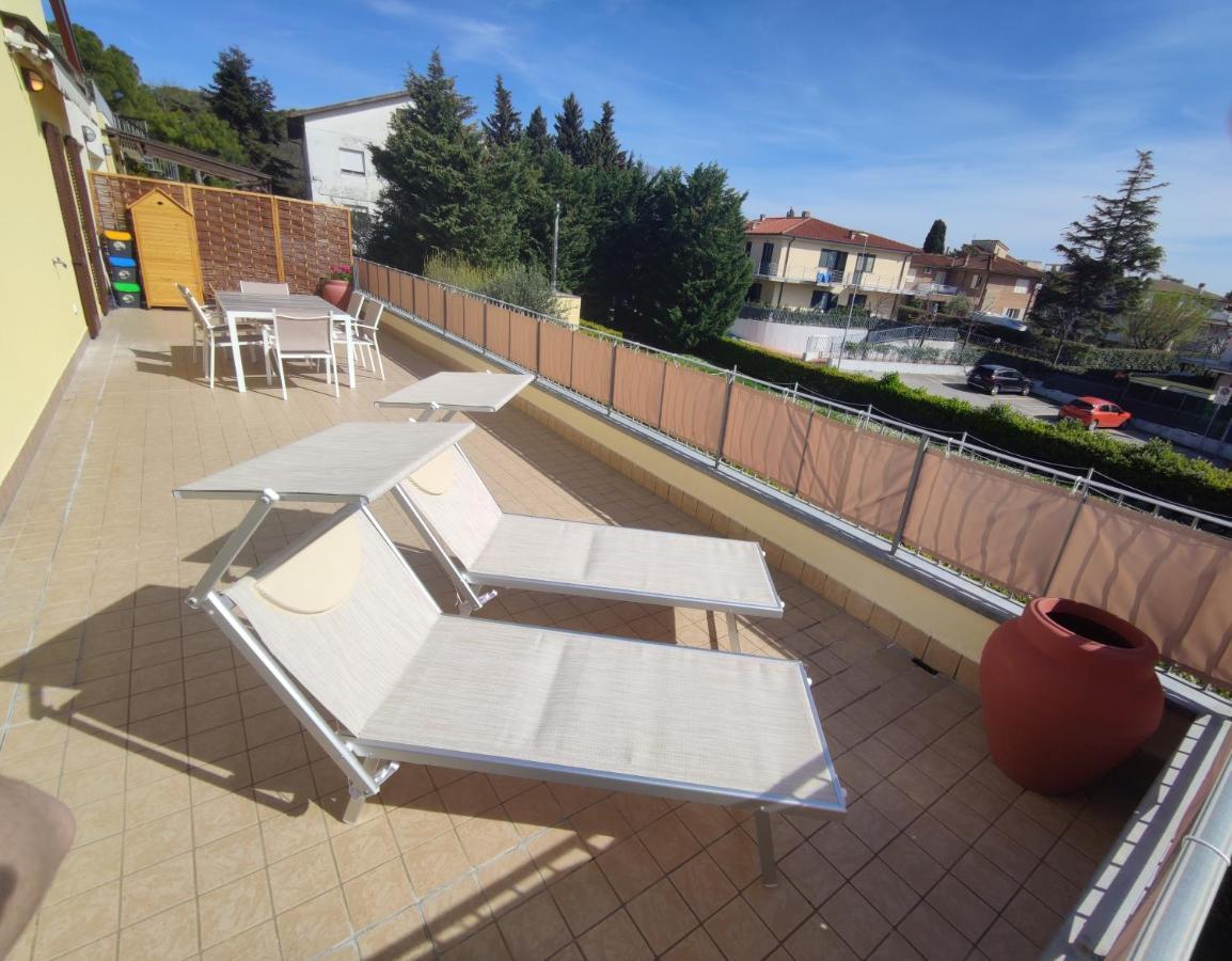 סירולו Appartamento L'Azalea - A Due Passi Da Numana Con Grande Terrazzo E Piscina Condominiale Stagionale מראה חיצוני תמונה